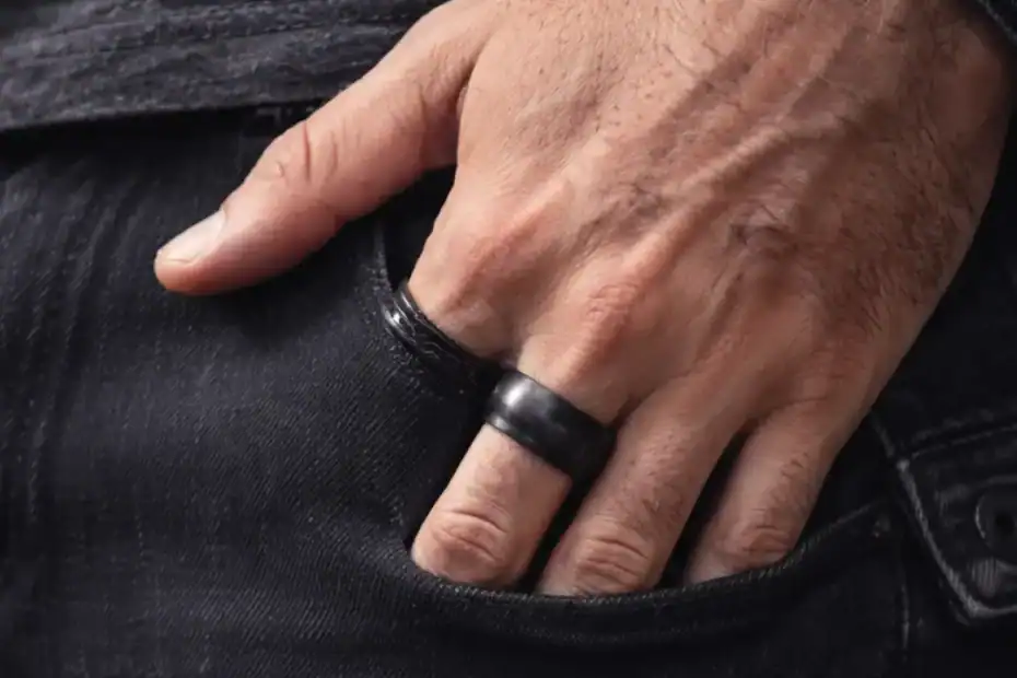 What Does a Black Ring on the Middle Finger Mean