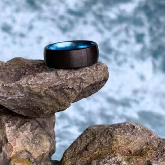 Gent's black ring with blue rims and interior